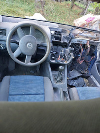 Dezmembrez golf V, 1.4 Benzină Fsi, fără motor